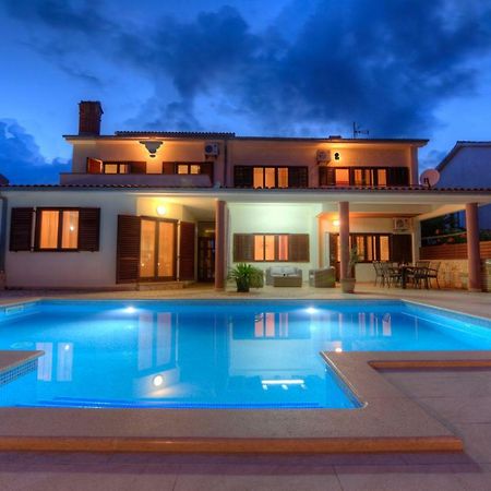 Villa Komel With Pool Fažana Exterior foto