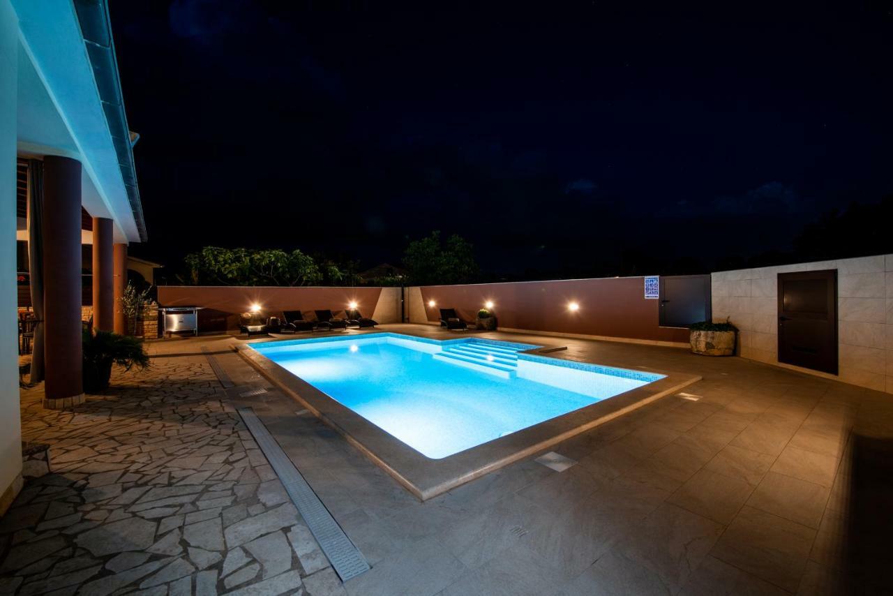 Villa Komel With Pool Fažana Exterior foto